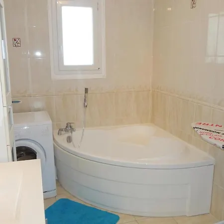 Awesome In W/ 2 Bedrooms Tatil Evi *